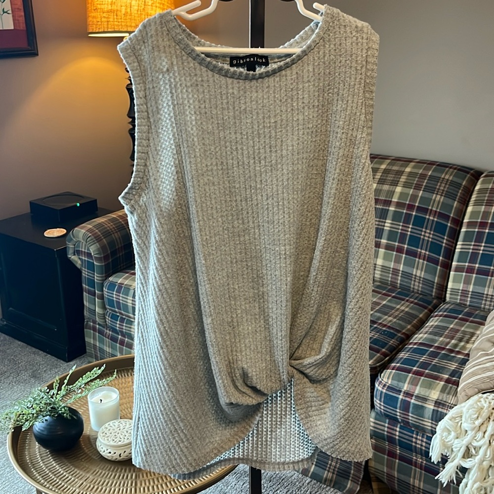 Gray twist tank